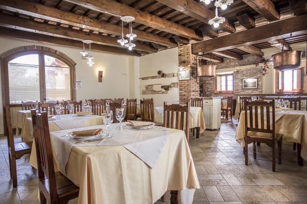 La Castellaia Resort Fabriano Esterno foto