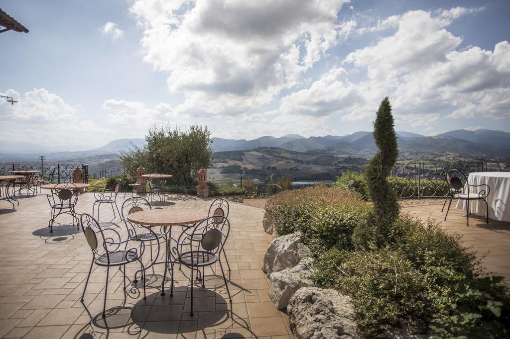 La Castellaia Resort Fabriano Esterno foto