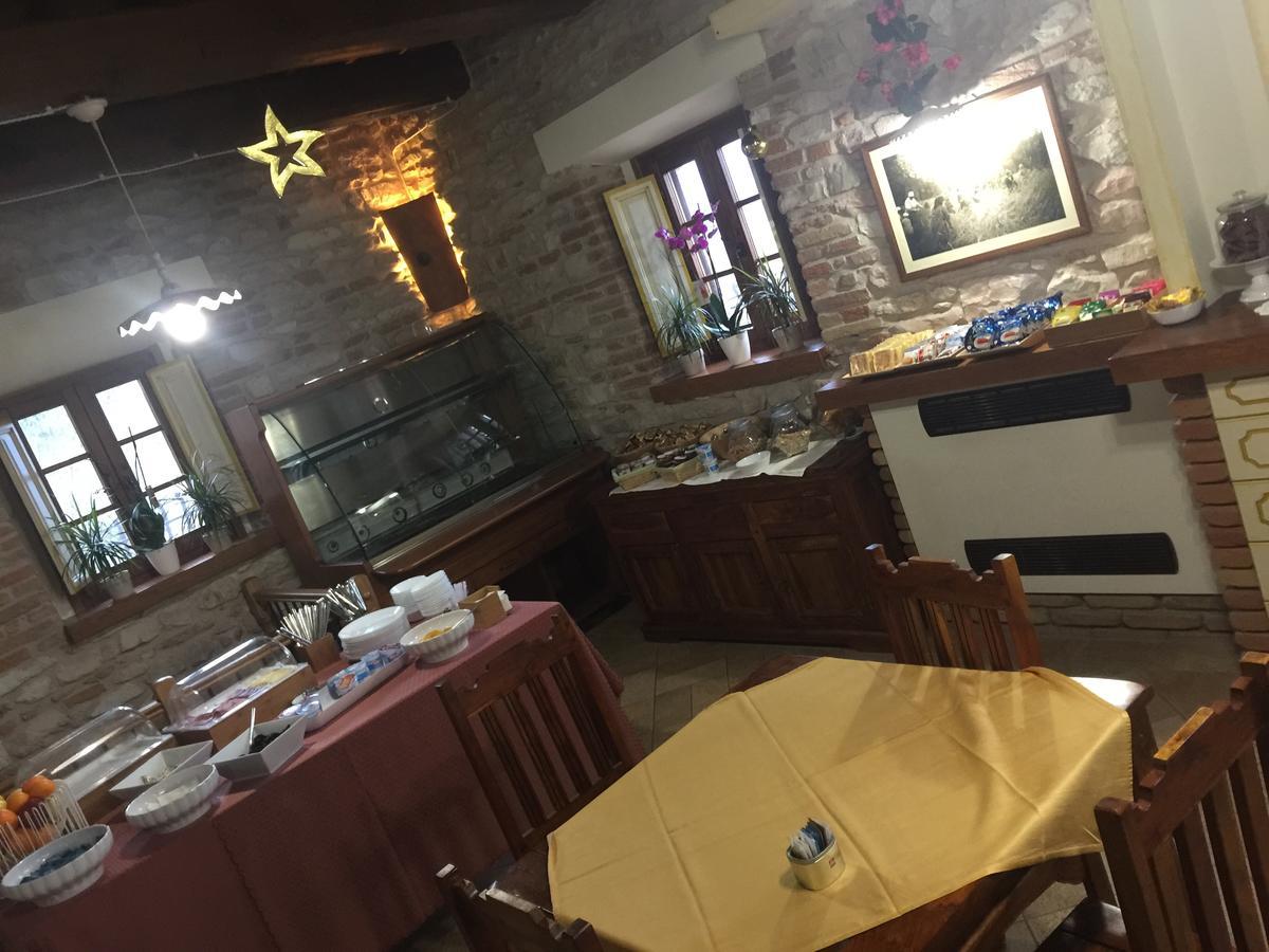 La Castellaia Resort Fabriano Esterno foto
