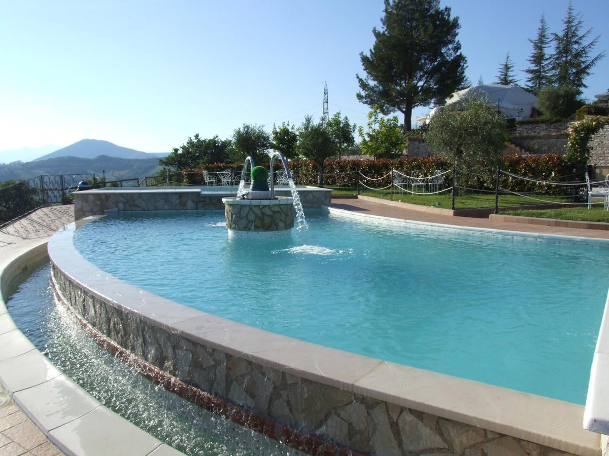 La Castellaia Resort Fabriano Esterno foto